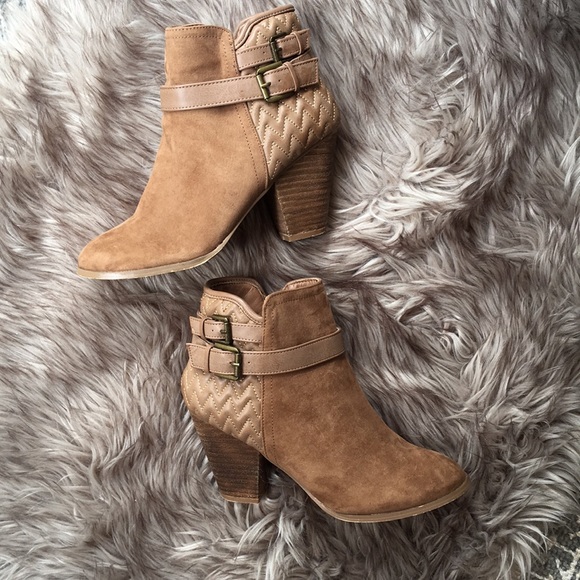 Francesca's Collections Shoes - Francesca’s Brown Suede Booties